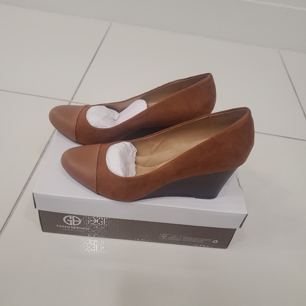 Giani Bernini Women's Vincentt Wedge memory Foam Slip-On pump Heel Shoes 10M